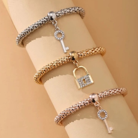 🔥3/$25🔥3 Piece Rhinestone Lock & Key Bracelets - Picture 6 of 6